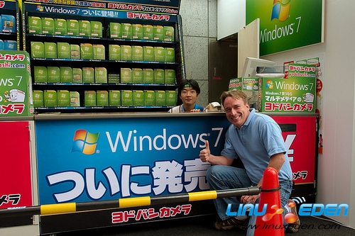 Linus Torvalds 在一个日本的软件商店