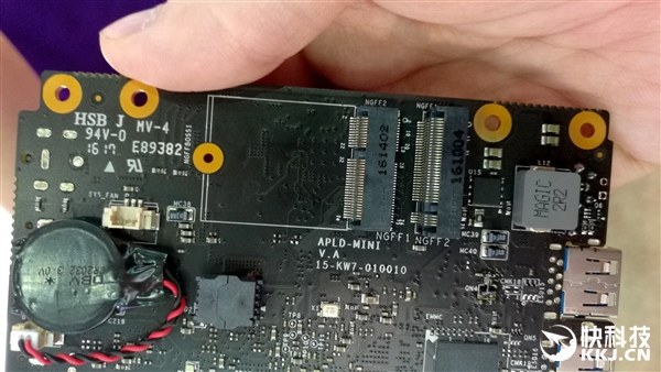 Intel��һ�����͹���Atom�����ع⣺��С��