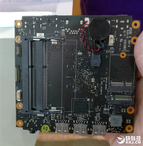 Intel��һ�����͹���Atom�����ع⣺��С��