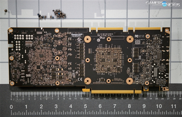 NVIDIA Titan V显卡拆解：211亿晶体管堆出巨型怪物