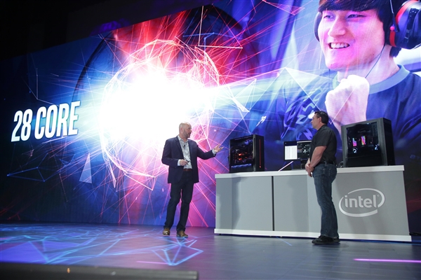 Intel宣布新一代28核心处理器！跑分太彪了