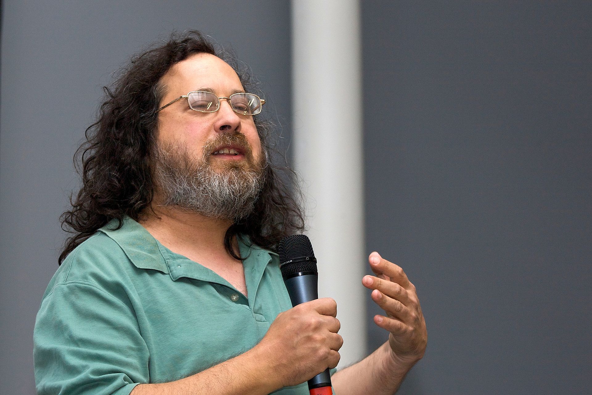 GNU 社区对女性不友善，Richard Stallman：好好说话！