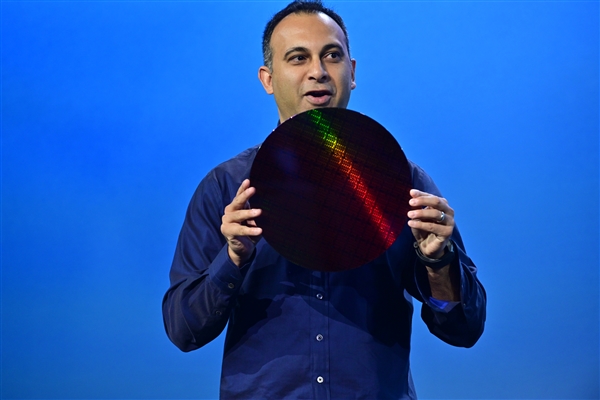 Intel发布二代可扩展Xeon：56核心112线程、傲腾内存、400W功耗