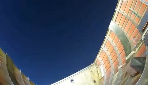 中国第一次：火箭整流罩带伞降落