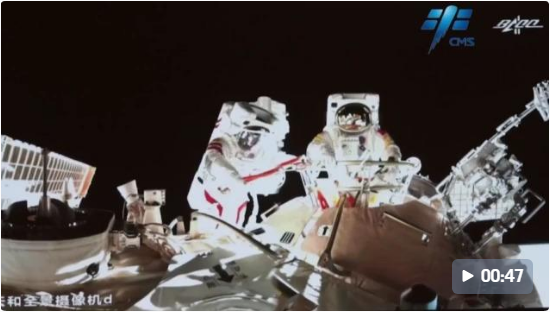 神十三航天员圆满完成出舱任务：叶光富迎翟志刚王亚平进舱 3人拥抱场面令人感动