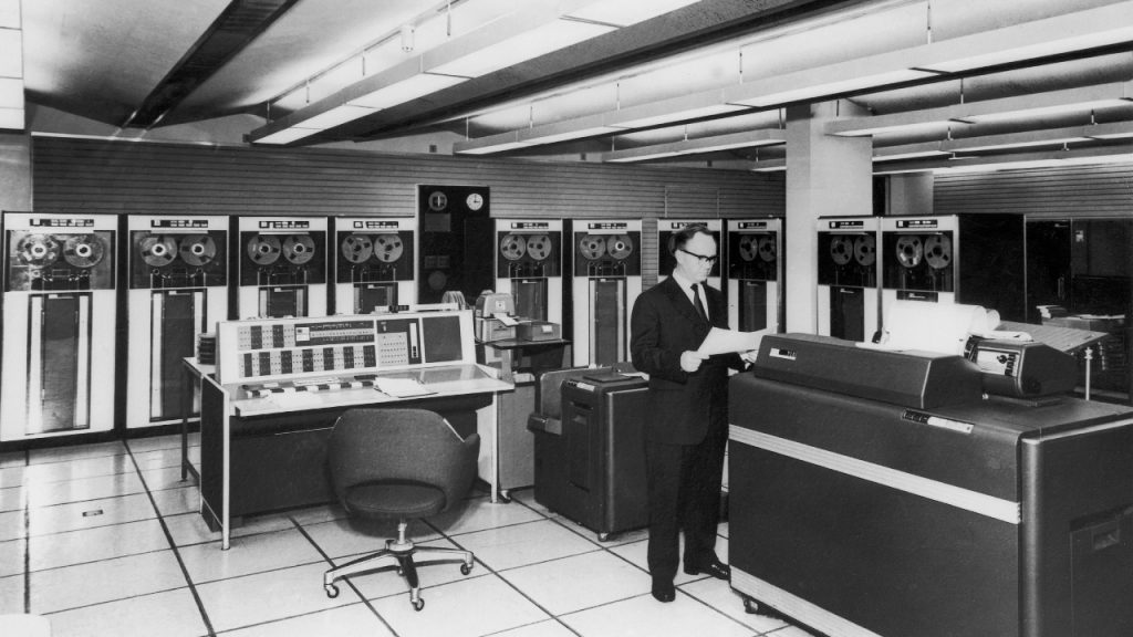 真的,你的笔记本电脑赛过千万亿台 60 年前的大型机