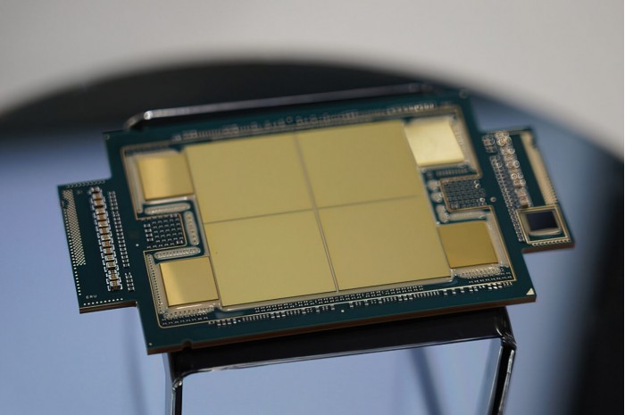 英特尔展示14代Meteor Lake芯片封装 融合CPU、GPU与IO小芯片
