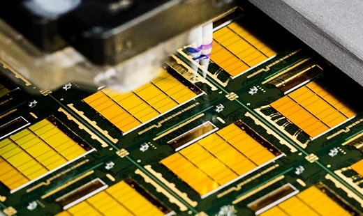 华工科技硅光芯片突破！40万兆已量产、80万兆今年搞定