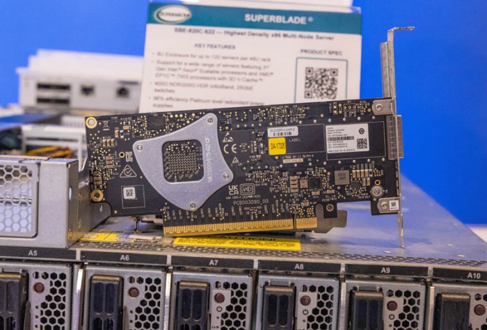 NVIDIA在ISC 2022展示ConnectX-7：拥有80亿个晶体管的下一代网络交换卡