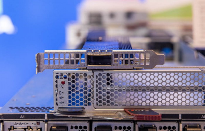 NVIDIA在ISC 2022展示ConnectX-7：拥有80亿个晶体管的下一代网络交换卡