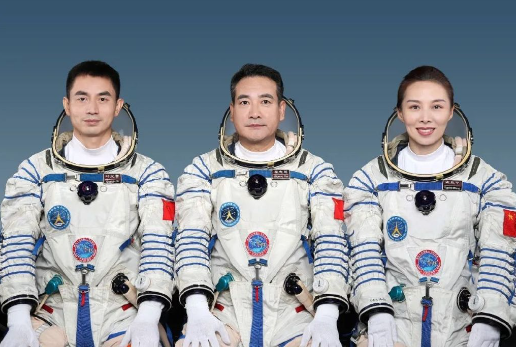 祝贺！翟志刚王亚平获二级航天功勋奖章