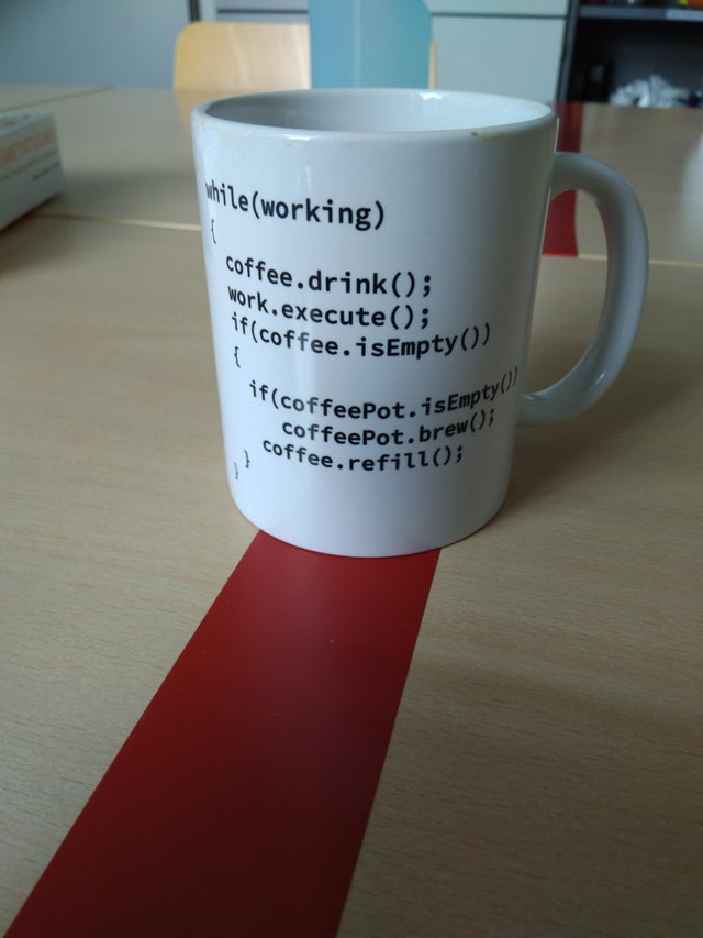 看到同事的杯子，我又酸了