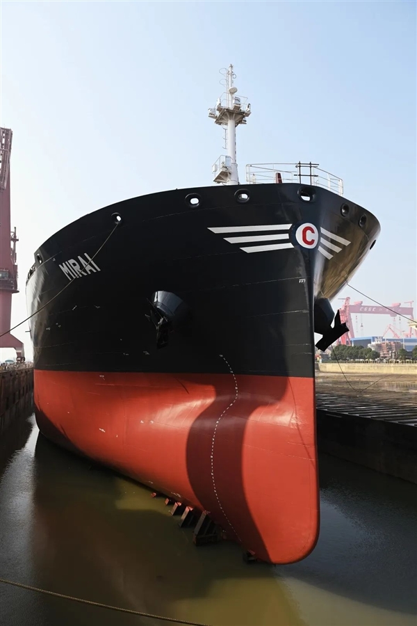 自主研发！中国首艘40000立方米中型MGC船下水：总长180米