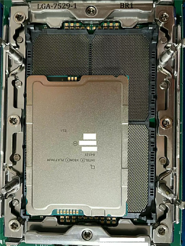 Intel又要换接口了！一个庞然大物 但在AMD面前还是小弟