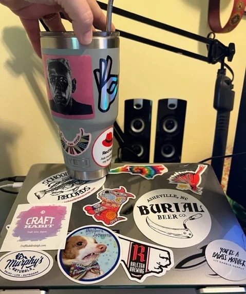 你的笔记本电脑上有哪些贴纸?