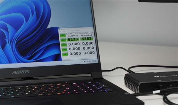 Intel正式发布雷电5：120Gbps带宽、240W充电逆天！玩法远胜USB4 2.0