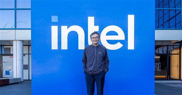 Intel CEO明确未来两代CPU发布时间！