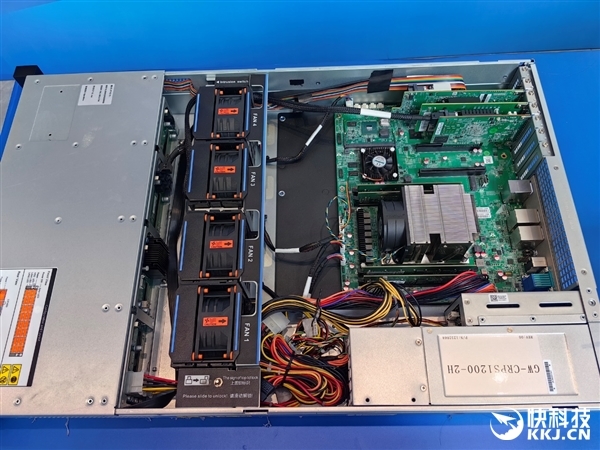 龙芯新品发布会官宣!64核心128线程的龙芯3C6000有望正式登场