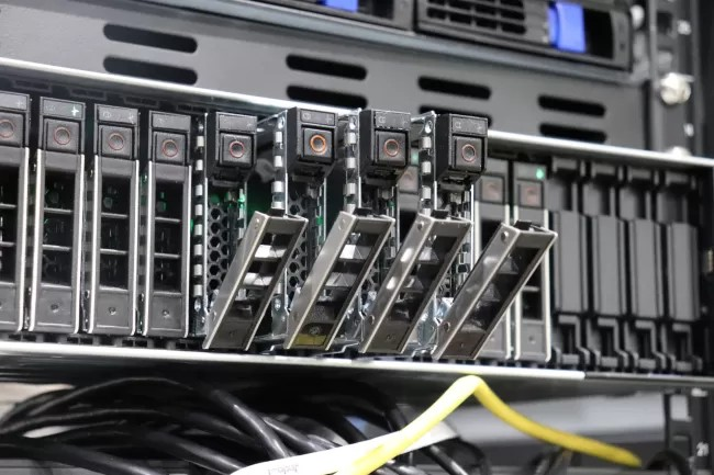 Btrfs 准备性能改进和 Linux 6.17 的实验性大型对开页