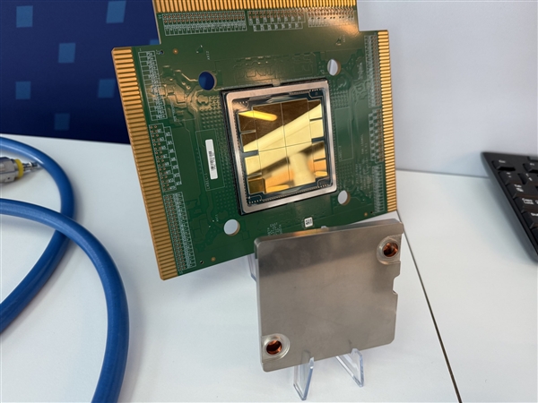 Intel首款机架级AI芯片!Jaguar Shores首秀曝光:用上HBM4+18A