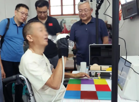 河南首例脑机接口植入术成功!高位截瘫患者用“意念”喝水