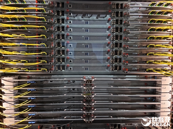 AMD苏姿丰秀出全球首款2nm CPU GPU芯片!22600个核心+31TB HBM4内存