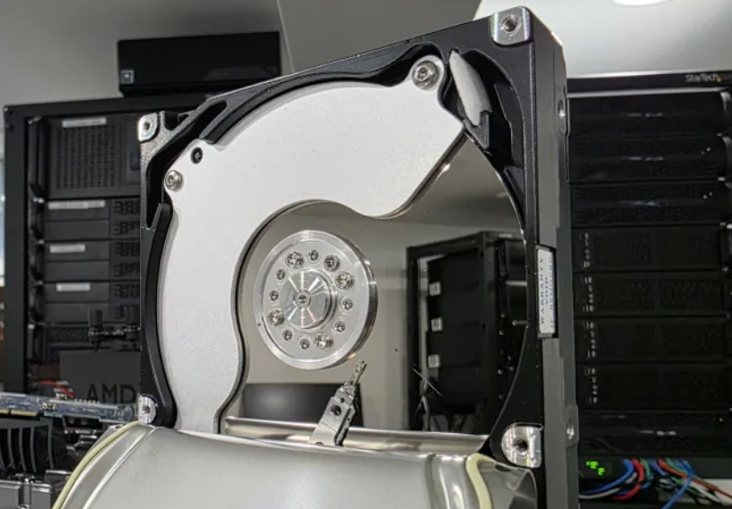 GNU ddrescue 1.30 版本在从故障驱动器恢复数据时，实现了“数量级”的改进