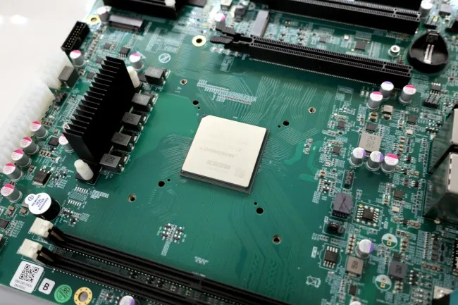 Arch Linux 在 LoongArch 上运行良好 - Loongson 3B6000 性能评测