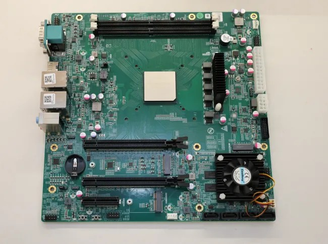 龙芯 3B6000 基准测试：中国龙架构 CPU 与 AMD Zen 5、Intel Arrow Lake 及树莓派 5 的比较