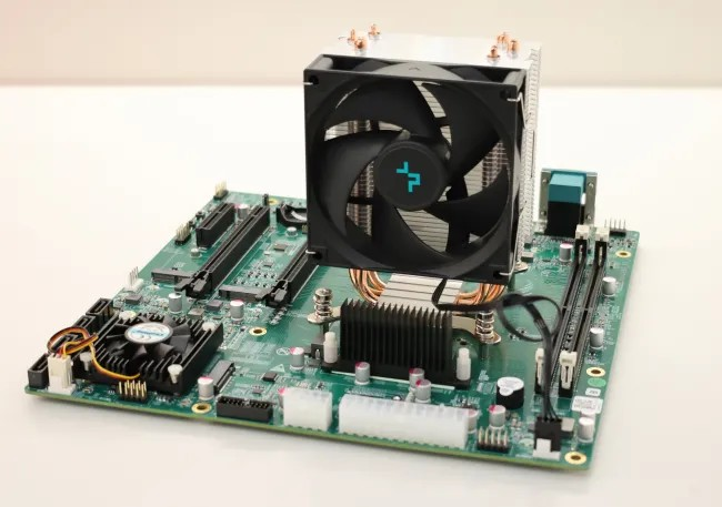 龙芯 3B6000 基准测试：中国龙架构 CPU 与 AMD Zen 5、Intel Arrow Lake 及树莓派 5 的比较